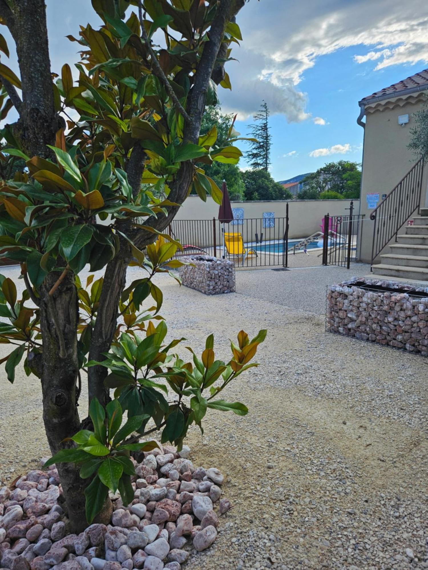 Le Rubiz Appartement La Coucourde Buitenkant foto