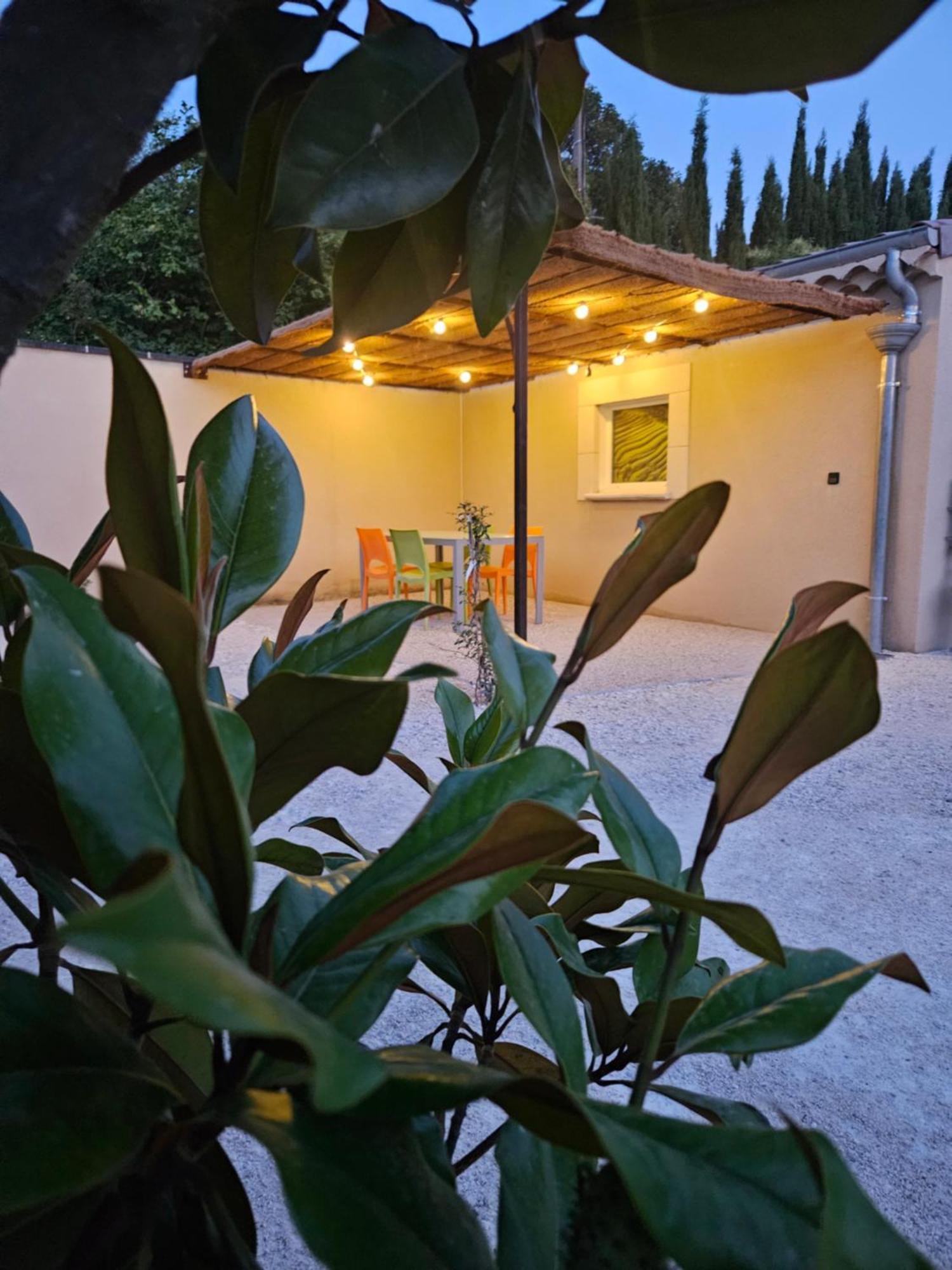 Le Rubiz Appartement La Coucourde Buitenkant foto